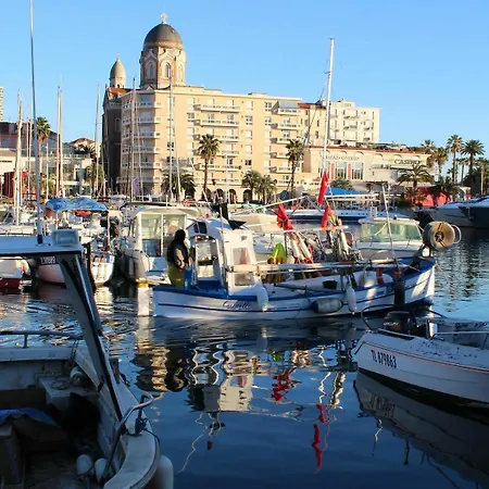 Apartment In Saint-raphael, With Pool Access And Furnished Terrace - 5 Km *