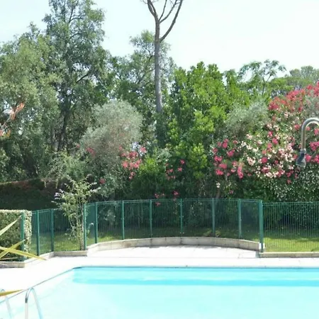 In Saint-raphael, With Pool Access And Furnished Terrace - 5 Km * Saint-Raphael (Var)